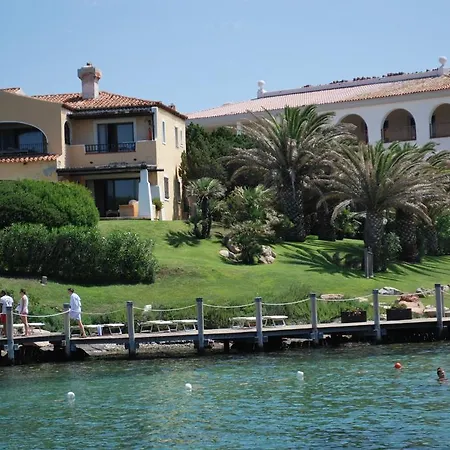 Dahu 3 2 Bagni Sulla Cala Del Faro 3*