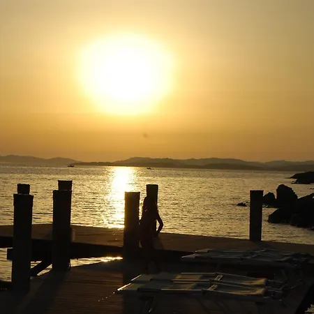 Dahu 3 2 Bagni Sulla Cala Del Faro Πόρτο Τσέρβο